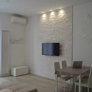 https://diamond-house.hotelitalianriviera.com